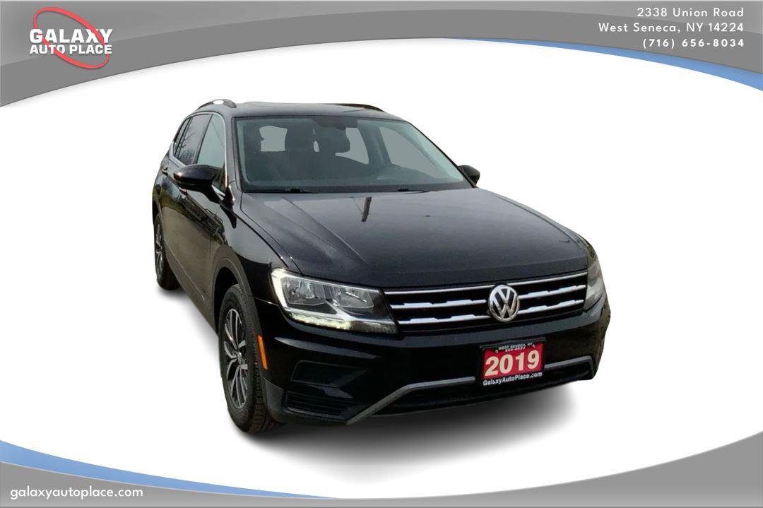 Used 2019 Volkswagen Tiguan SE w/ Panoramic Sunroof Package image 3