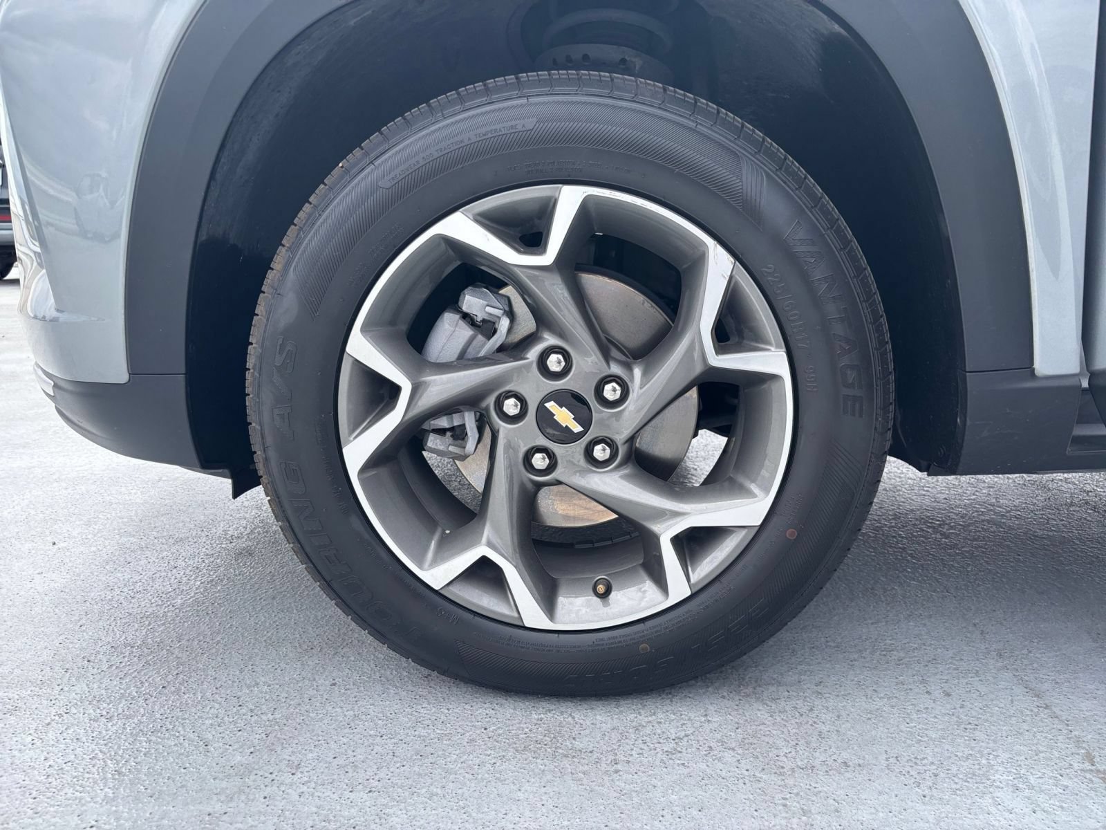 Used 2025 Chevrolet Trax LT FWD image 28