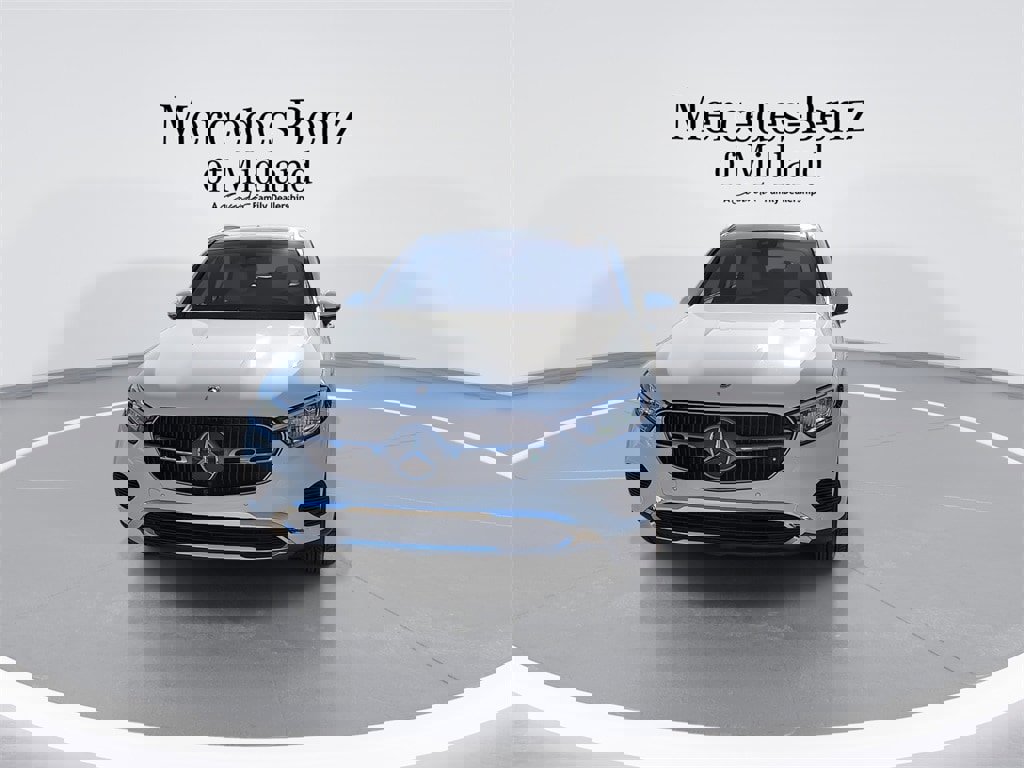 Used 2025 Mercedes-Benz GLC 300 4MATIC image 3