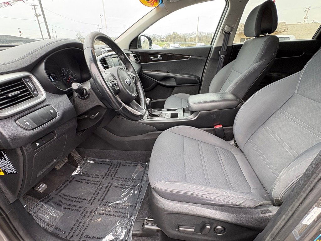 Used 2016 Kia Sorento LX w/ LX Convenience Package image 8