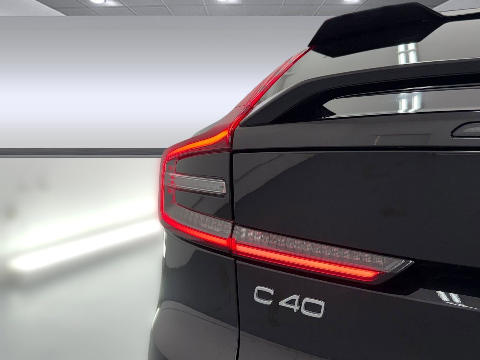 Used 2023 Volvo C40 P8 Recharge Ultimate image 11