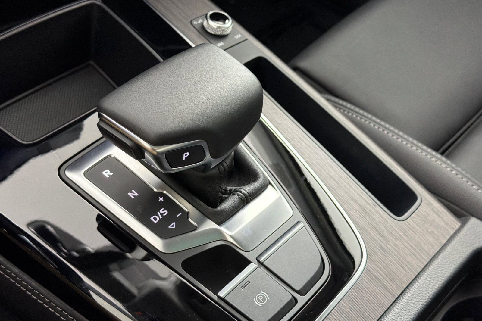 Used 2025 Audi Q5 2.0T Premium Plus w/ Premium Plus Package AWD/4WD image 21