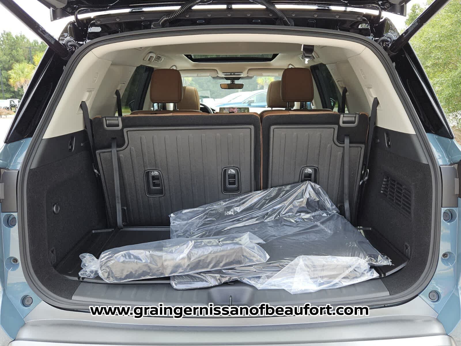 New 2026 Nissan Pathfinder Platinum FWD image 6