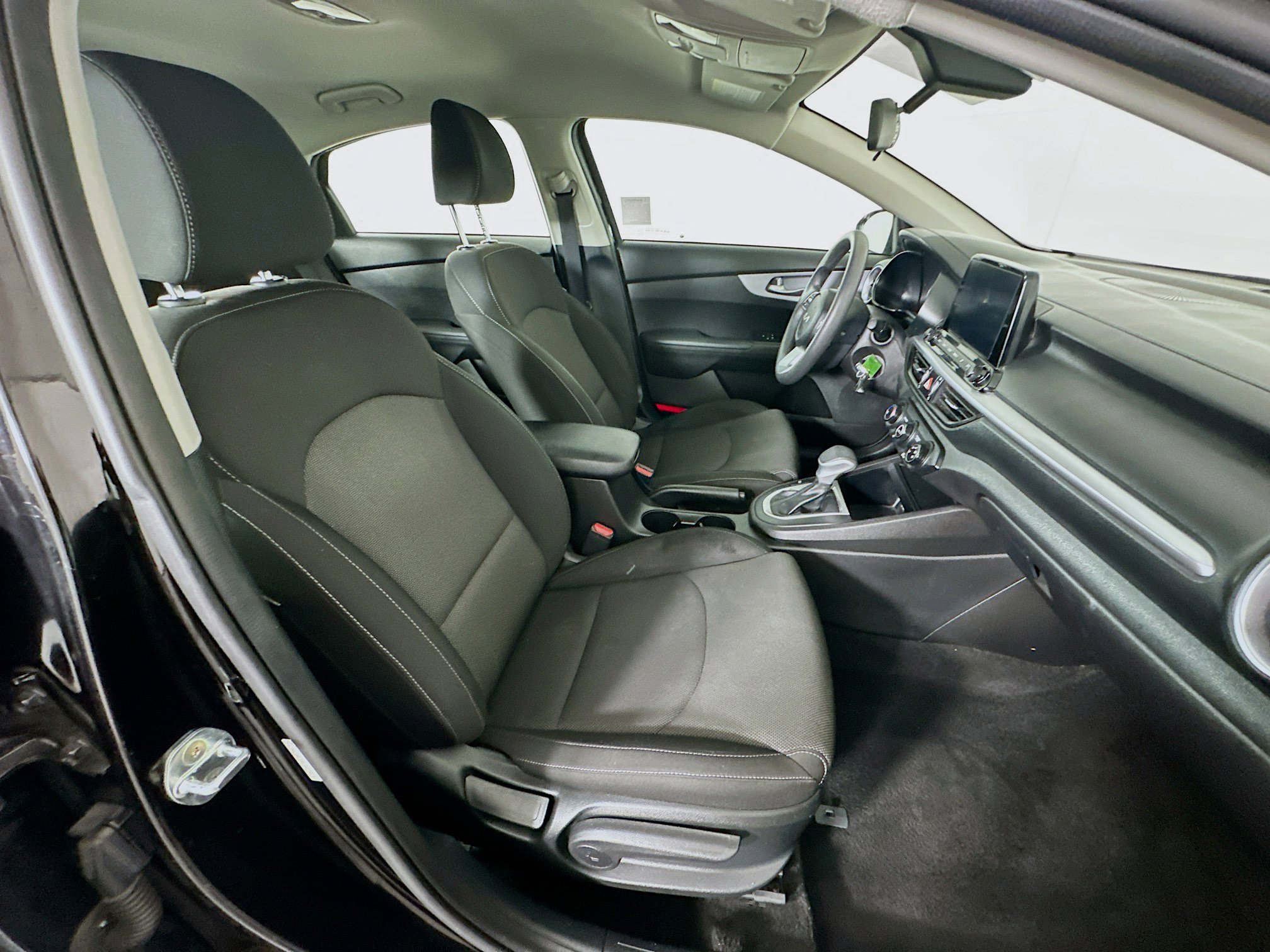 Used 2023 Kia Forte LX image 28