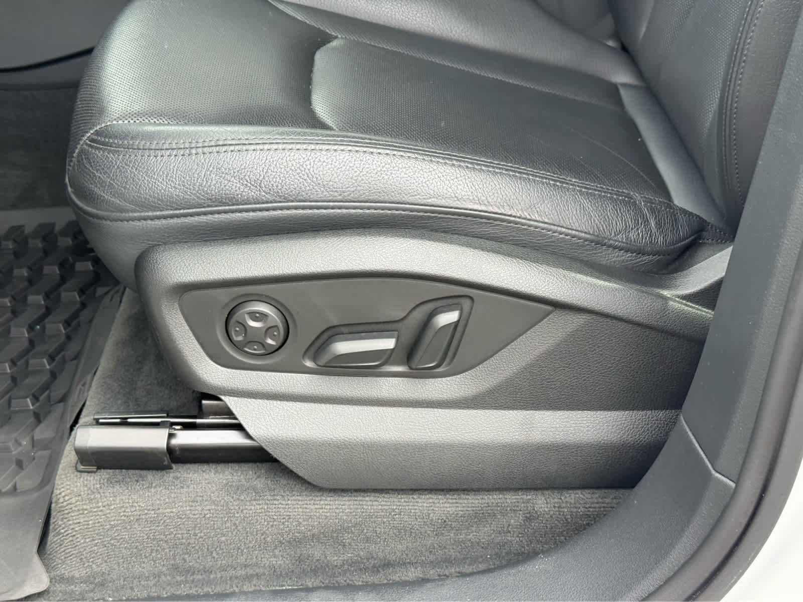 Used 2019 Audi Q7 3.0T Prestige w/ Prestige Package image 13