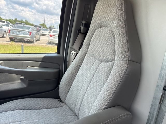 Used 2005 Chevrolet Express 3500 RWD image 17