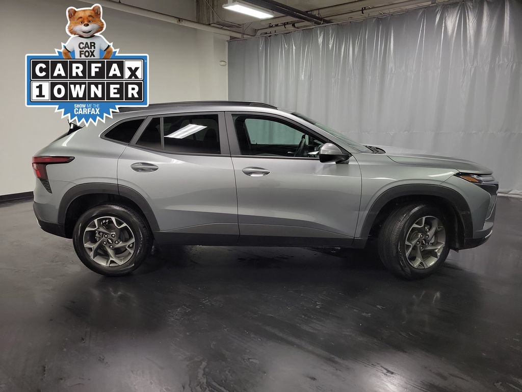 Used 2026 Chevrolet Trax LT FWD image 9