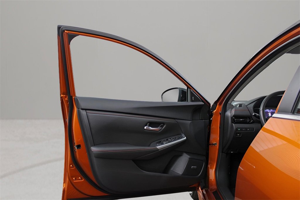 Used 2025 Nissan Sentra SR w/ SR Premium Package image 12