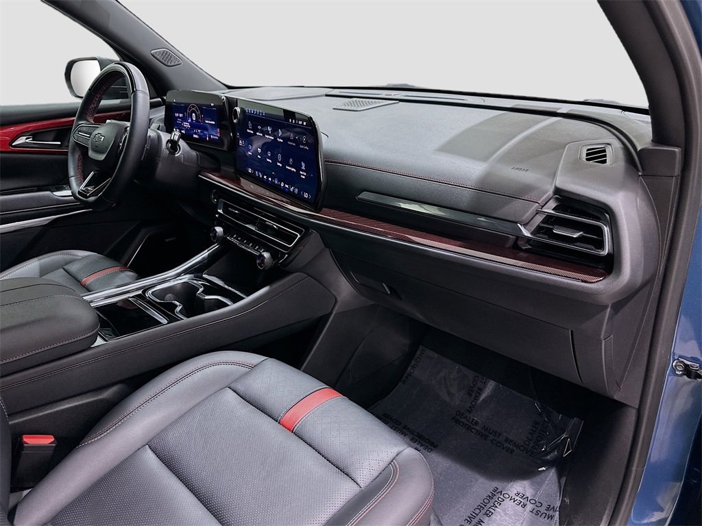 Used 2024 Chevrolet Traverse RS image 32