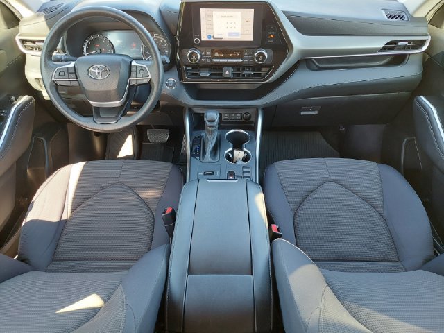 Used 2023 Toyota Highlander L FWD image 3
