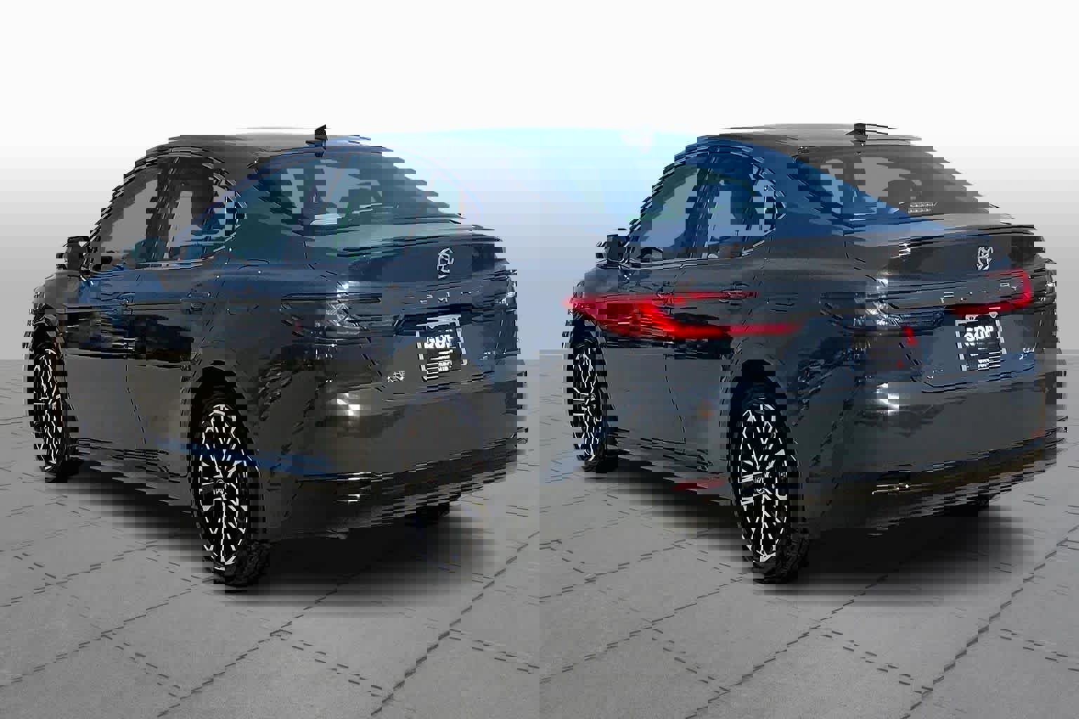 Used 2025 Toyota Camry XLE image 12