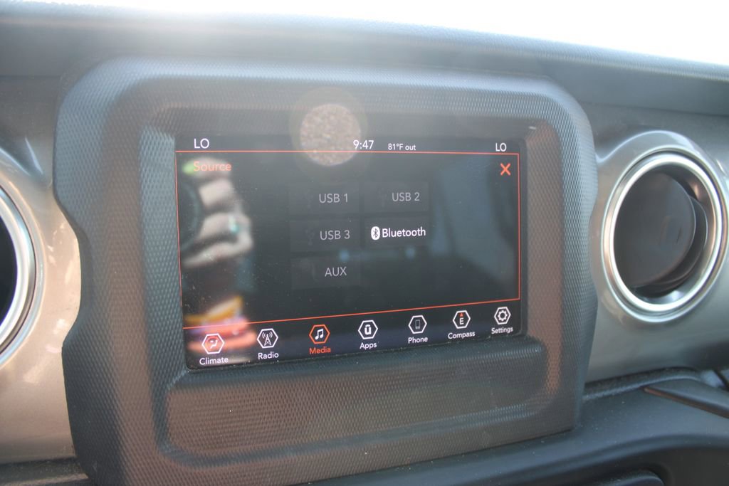 Used 2020 Jeep Wrangler Unlimited Sahara image 24