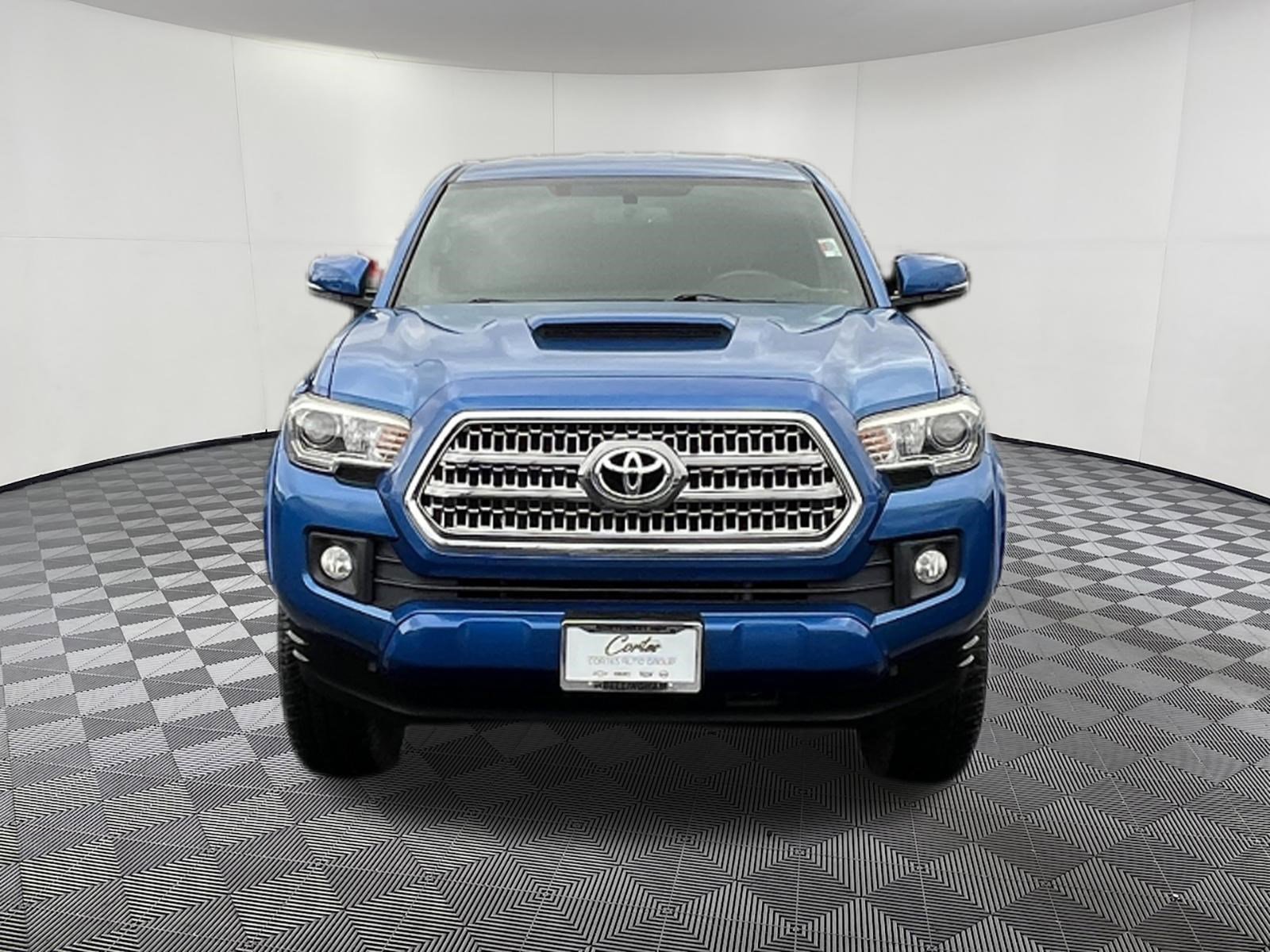 Used 2016 Toyota Tacoma TRD Sport w/ Towing Package image 2