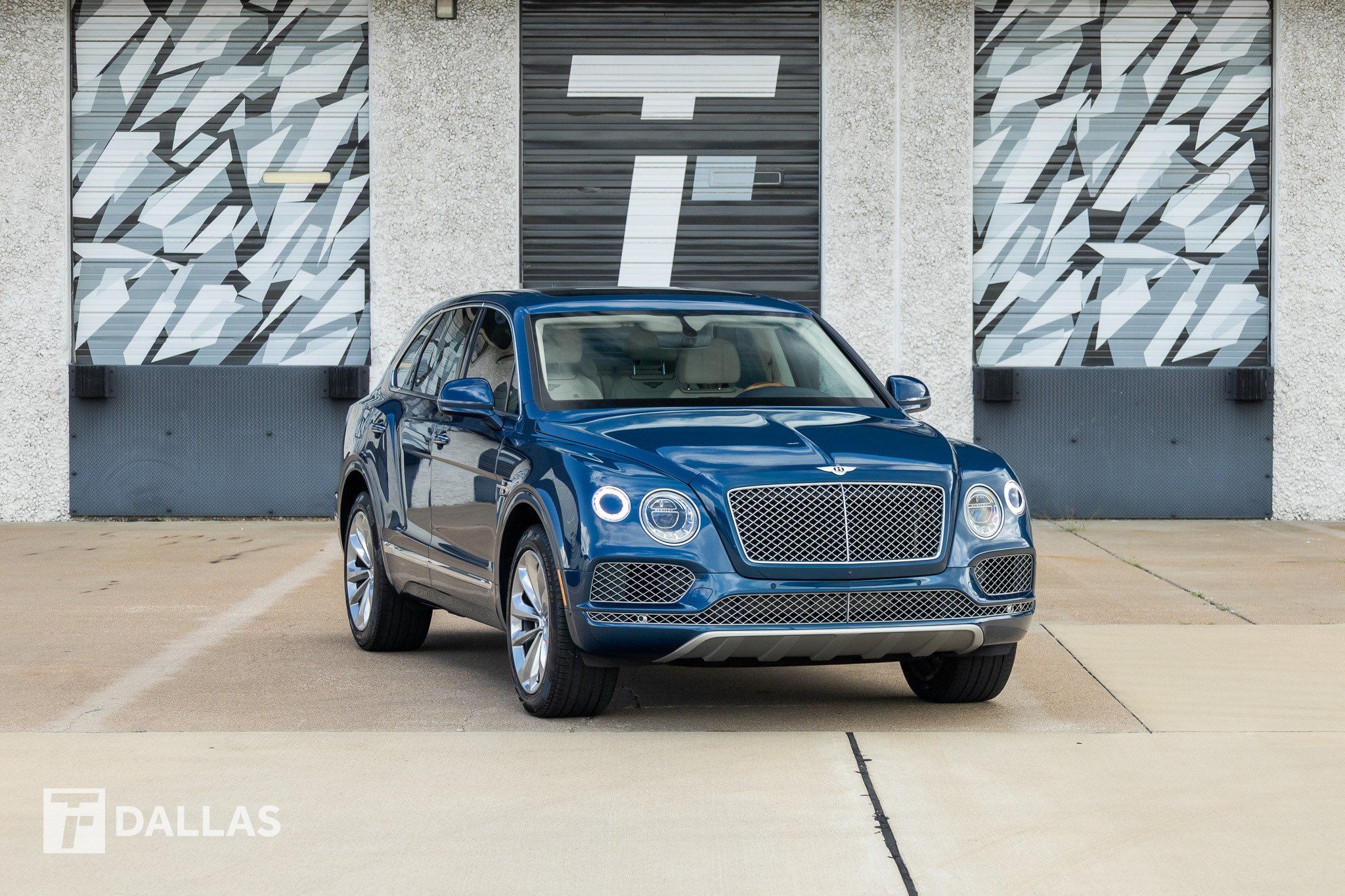 Used 2019 Bentley Bentayga AWD/4WD image 2