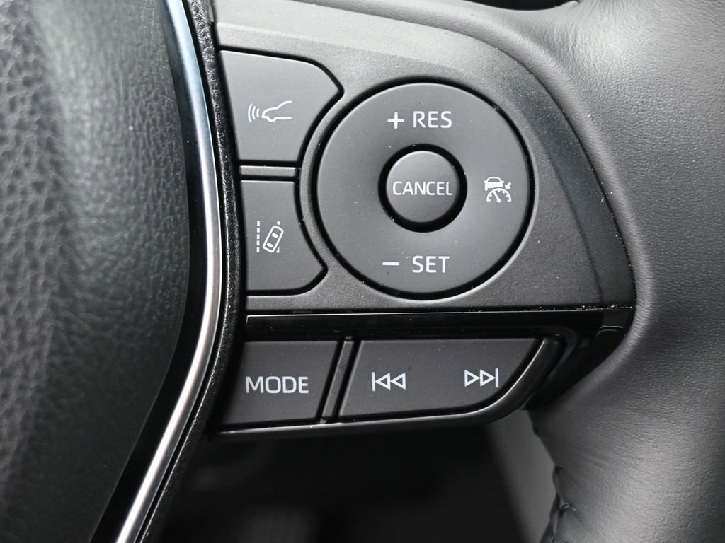 Certified 2024 Toyota Venza XLE image 20