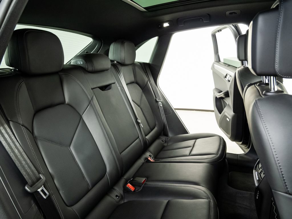 Certified 2024 Porsche Macan Turbo image 22