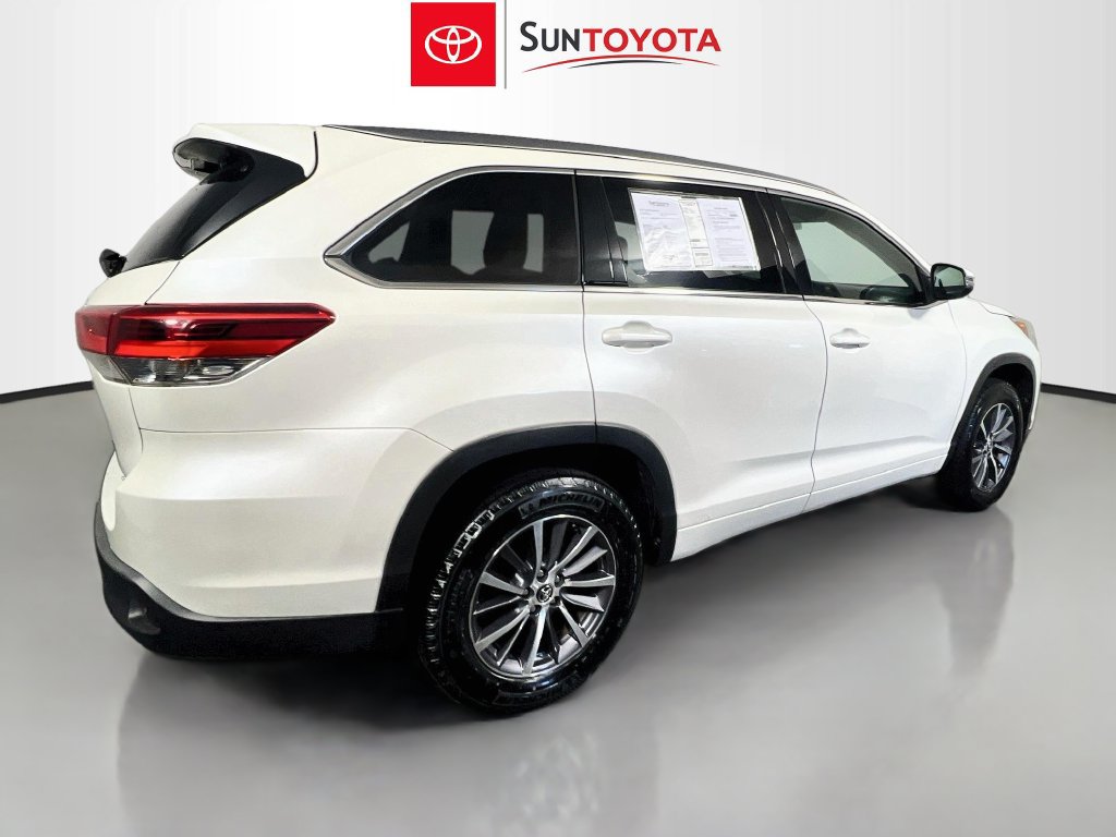 Used 2018 Toyota Highlander XLE FWD image 3
