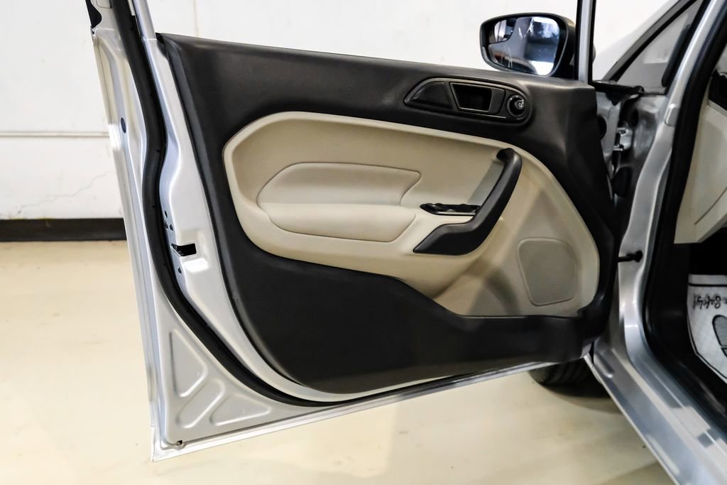 Used 2019 Ford Fiesta SE image 38