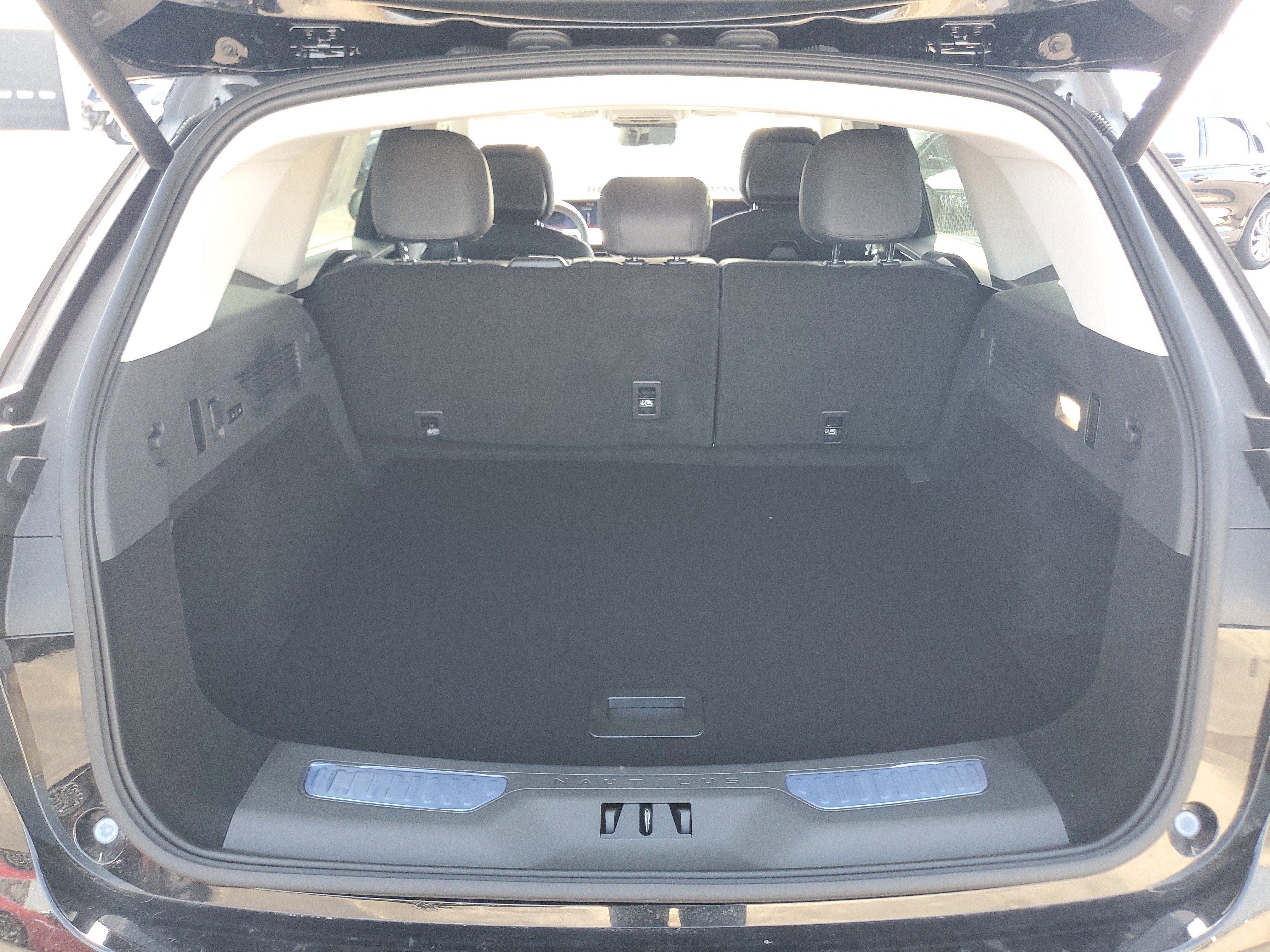 New 2026 Lincoln Nautilus Premier w/ Equipment Group 102A image 32