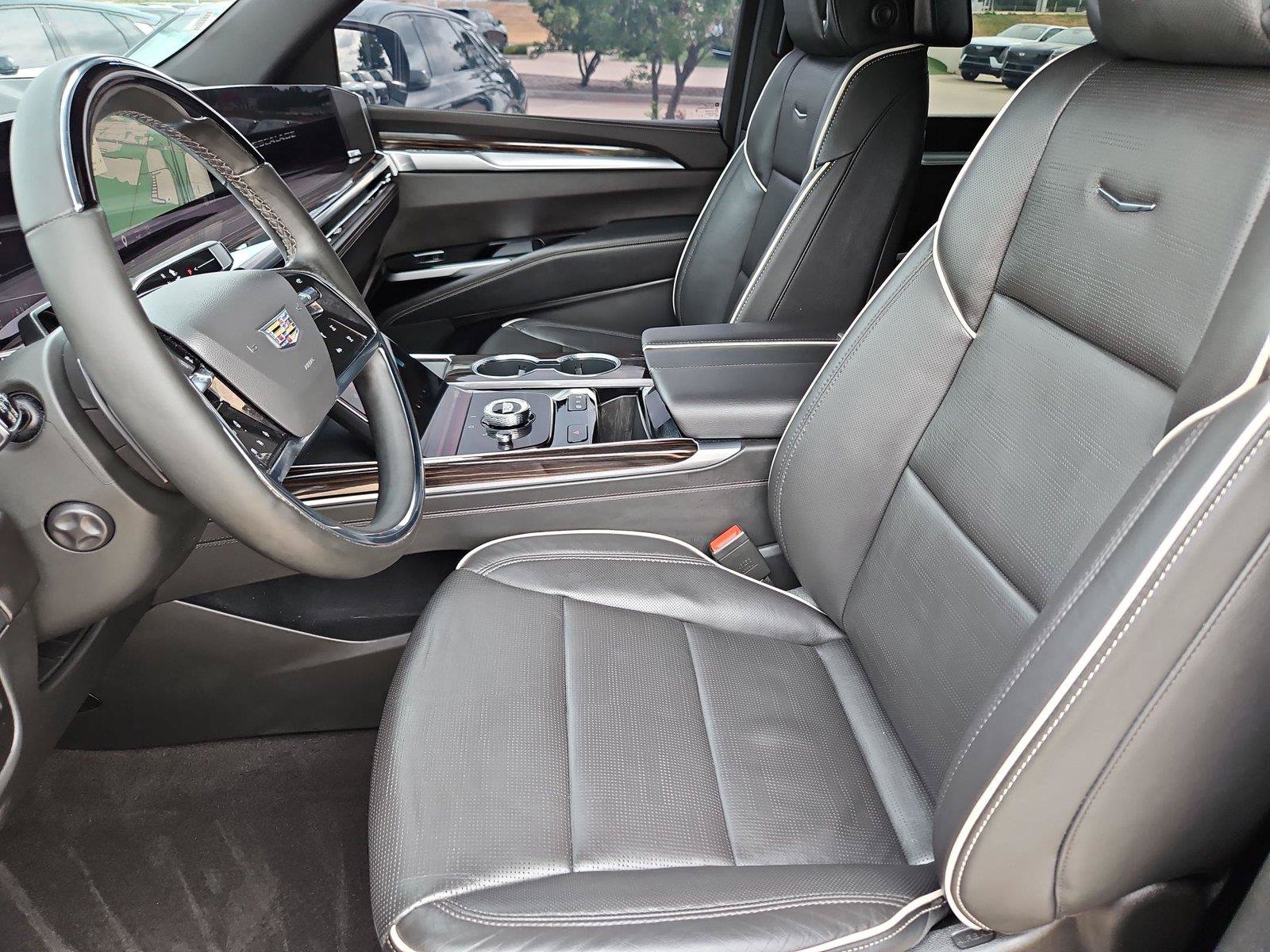 Certified 2026 Cadillac Escalade Luxury AWD/4WD image 11