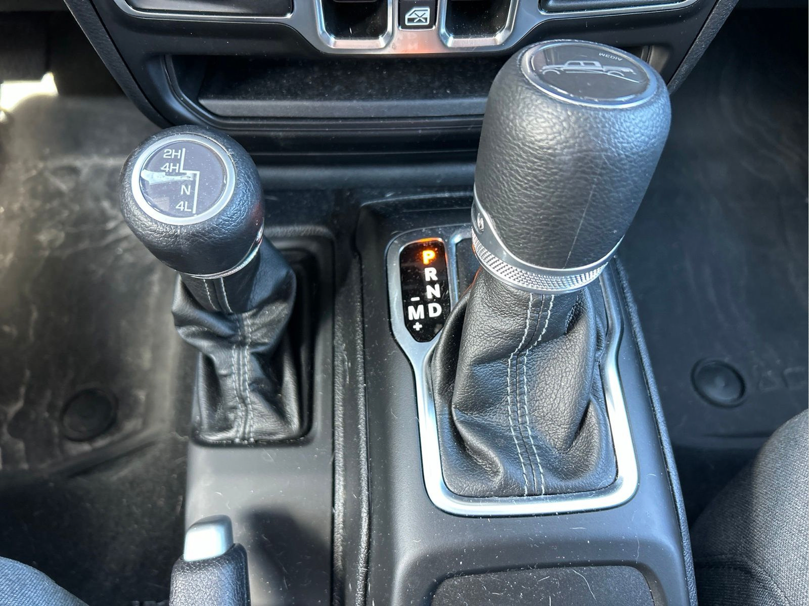 Certified 2025 Jeep Gladiator Sport AWD/4WD image 18