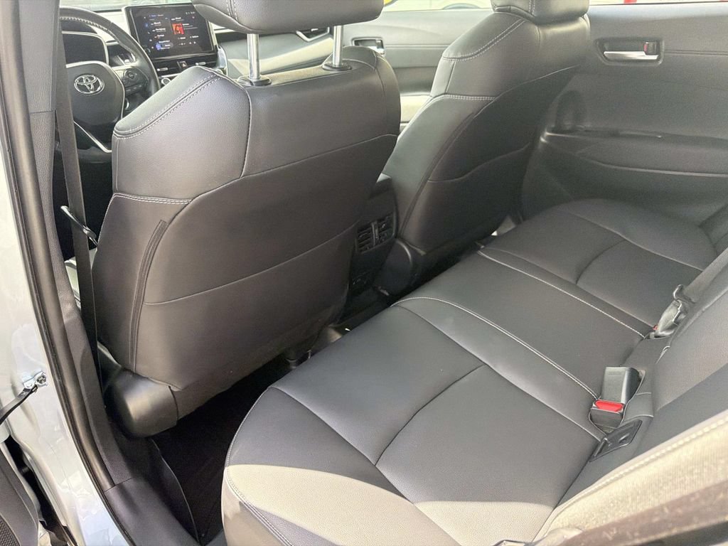 Used 2023 Toyota Corolla Cross XLE w/ Convenience Package FWD image 17