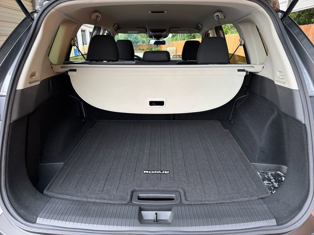 Used 2023 Nissan Rogue SV FWD image 32