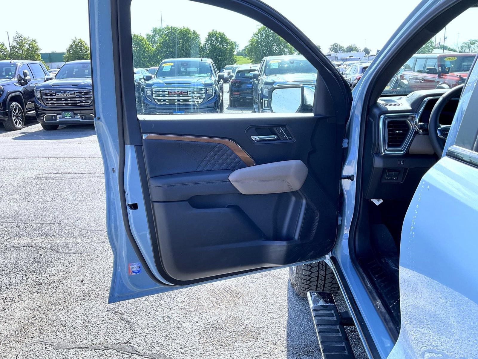 New 2026 GMC Canyon Denali AWD/4WD image 9