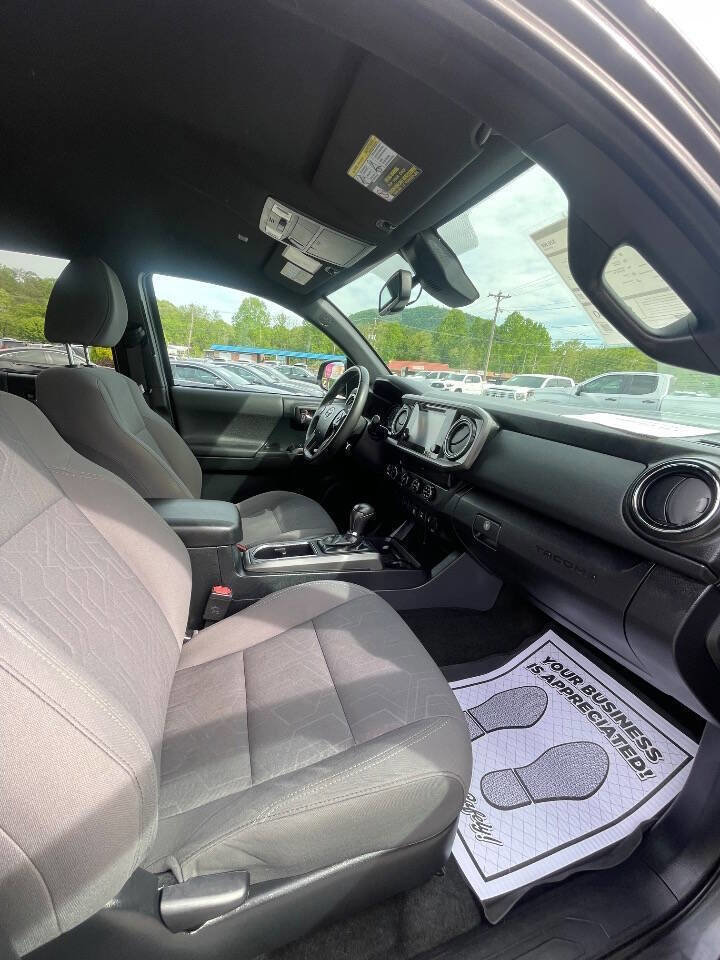 Used 2019 Toyota Tacoma TRD Sport AWD/4WD image 15