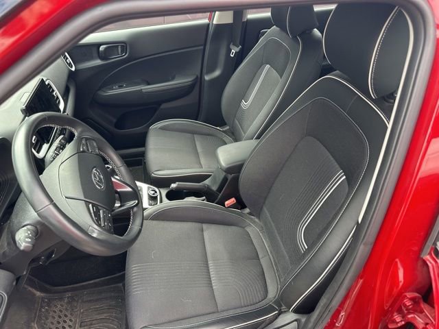 Used 2023 Hyundai Venue Limited w/ Cargo Package image 9