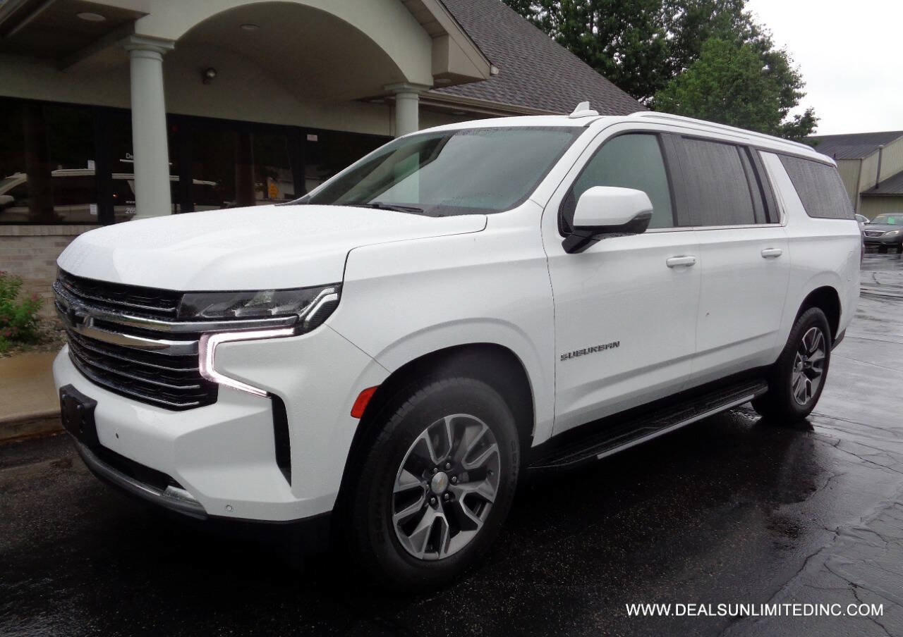 Used 2022 Chevrolet Suburban LT w/ LT Signature Plus Package