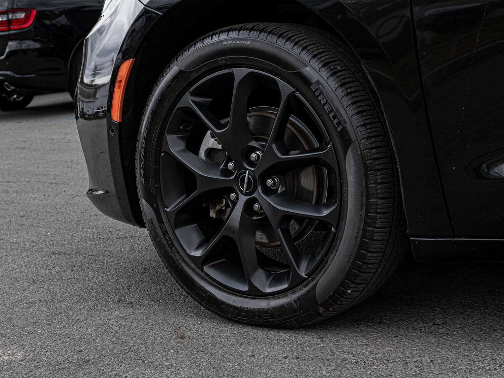 Used 2023 Chrysler Pacifica Touring-L w/ S Appearance Package image 7