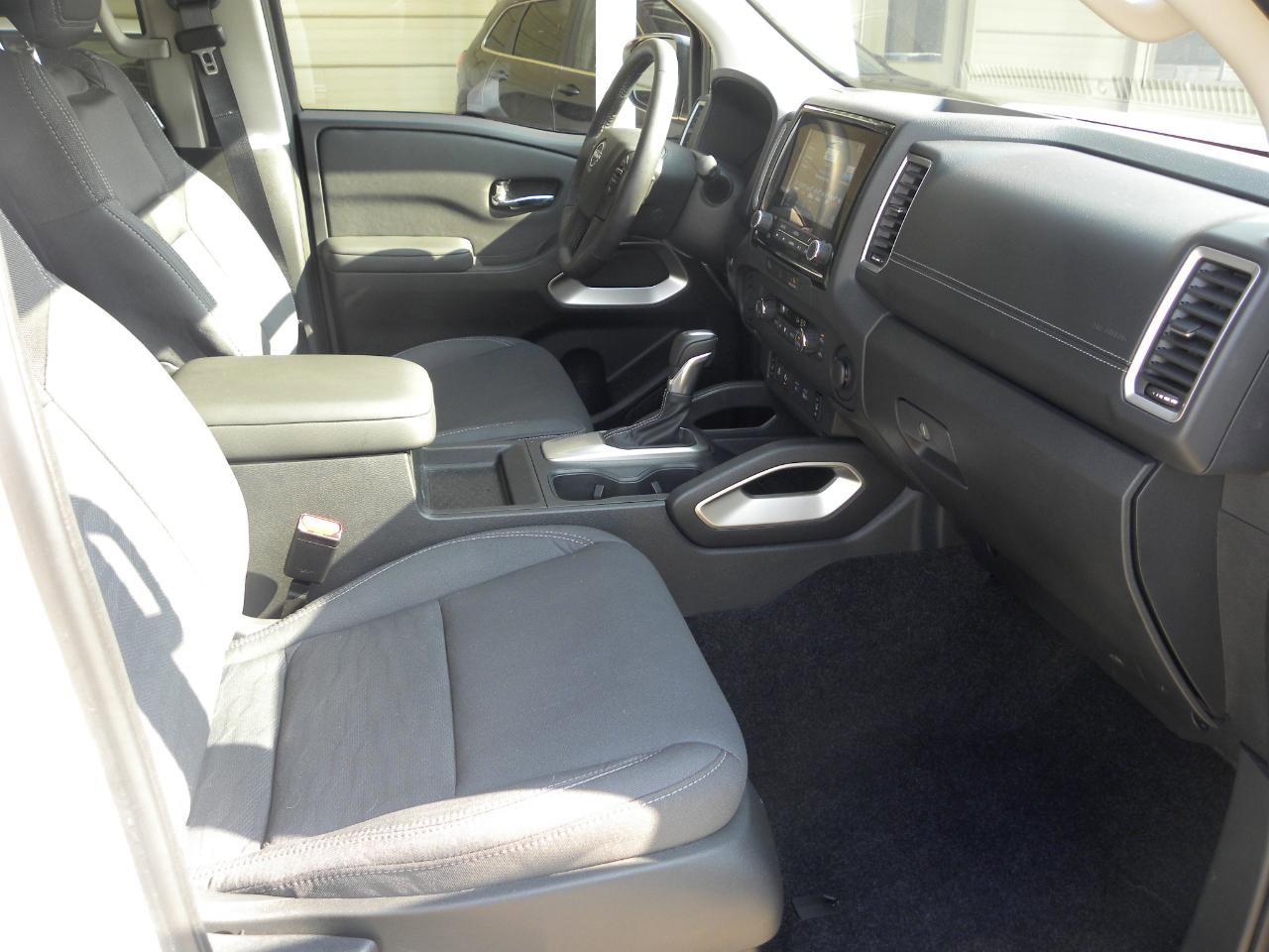 Used 2024 Nissan Frontier SV w/ SV Convenience Package image 13