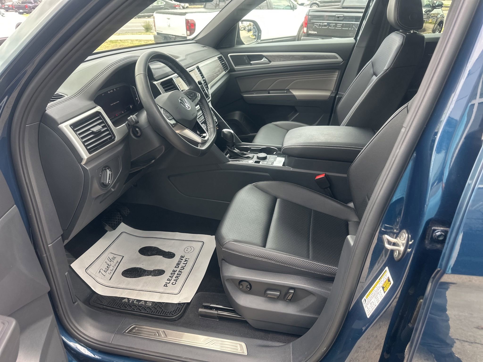 Used 2023 Volkswagen Atlas Cross Sport SE w/ Black Wheel Package AWD/4WD image 23