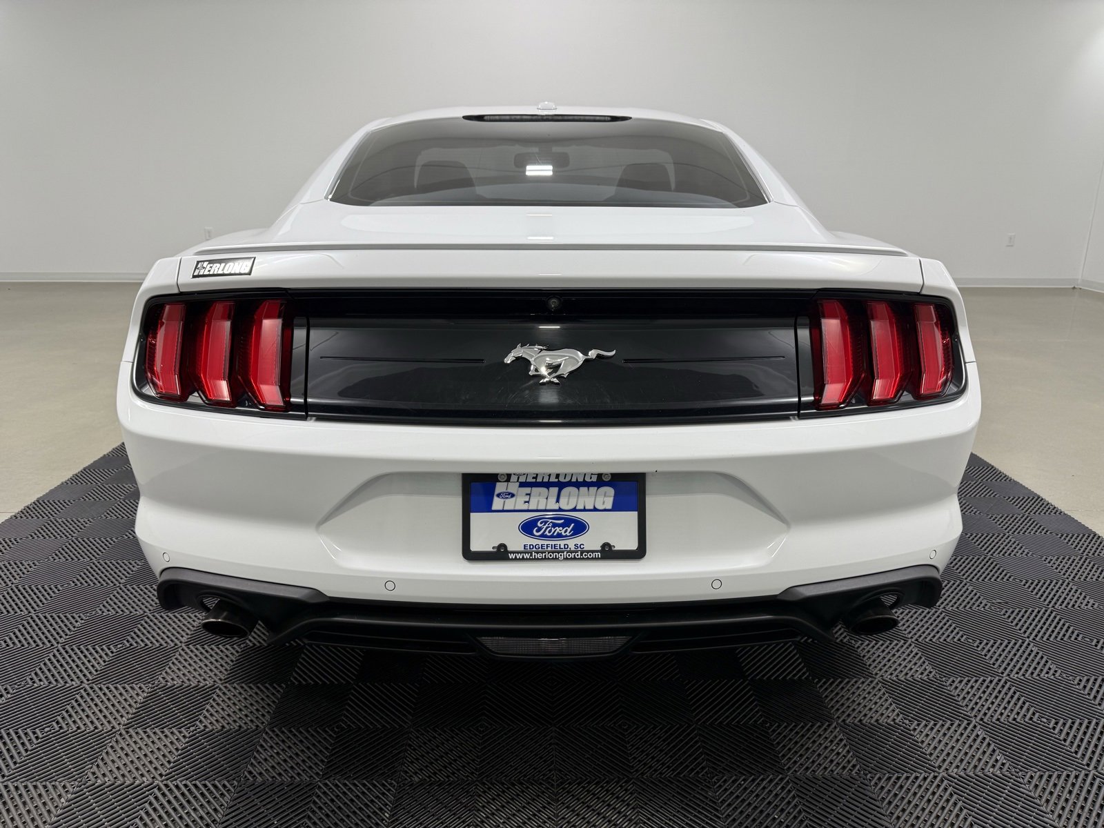 Used 2018 Ford Mustang Premium image 7