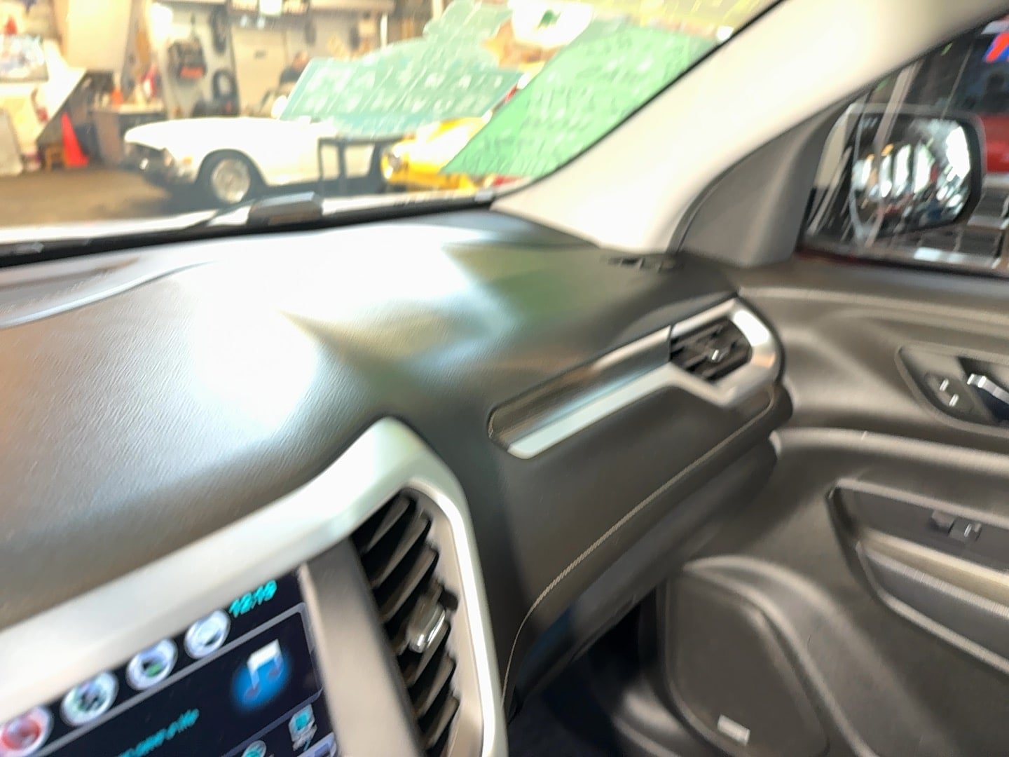 Used 2019 GMC Acadia SLT w/ LPO, Black Accent Package AWD/4WD image 39