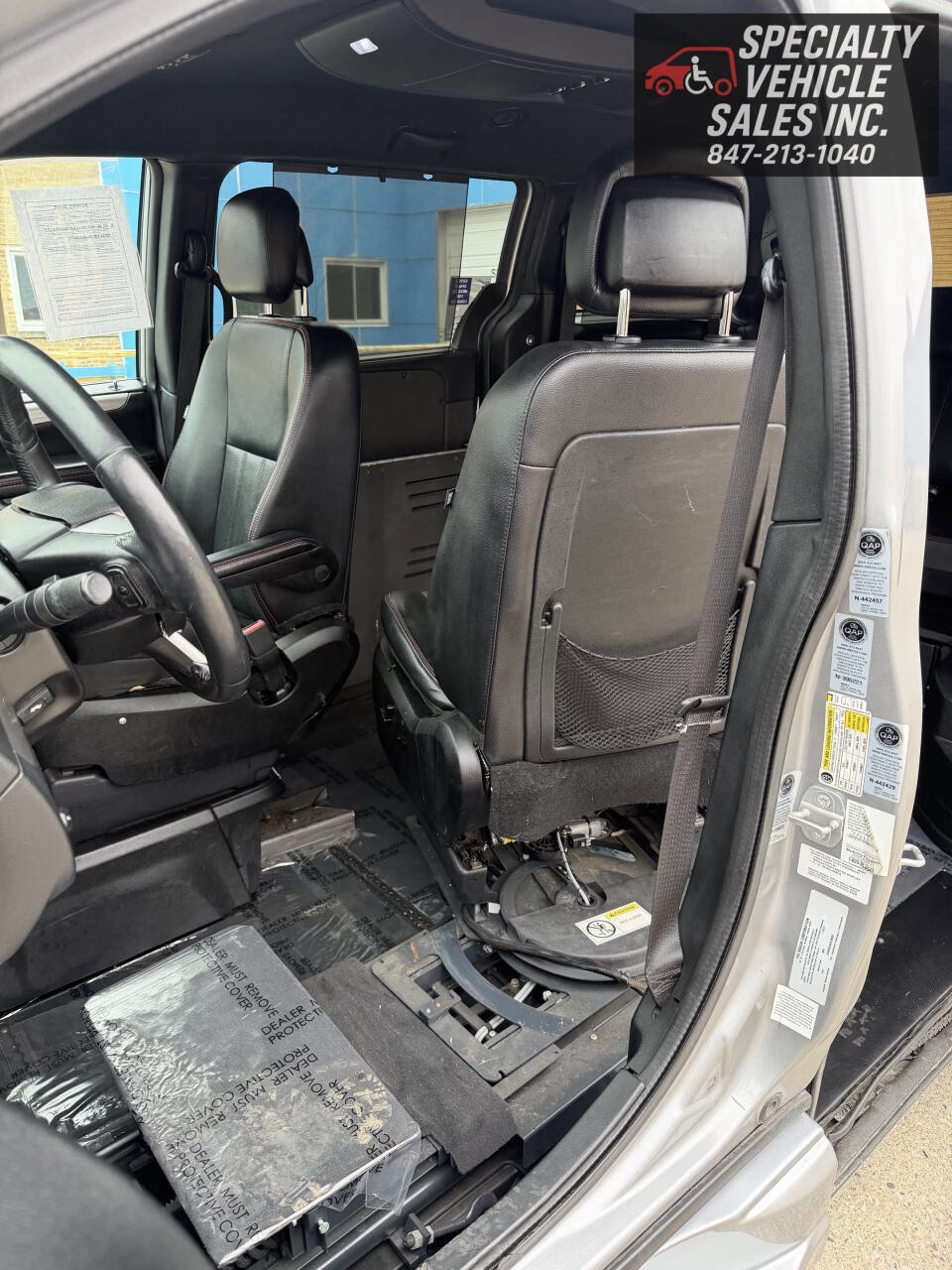 Used 2014 Dodge Grand Caravan R/T image 29