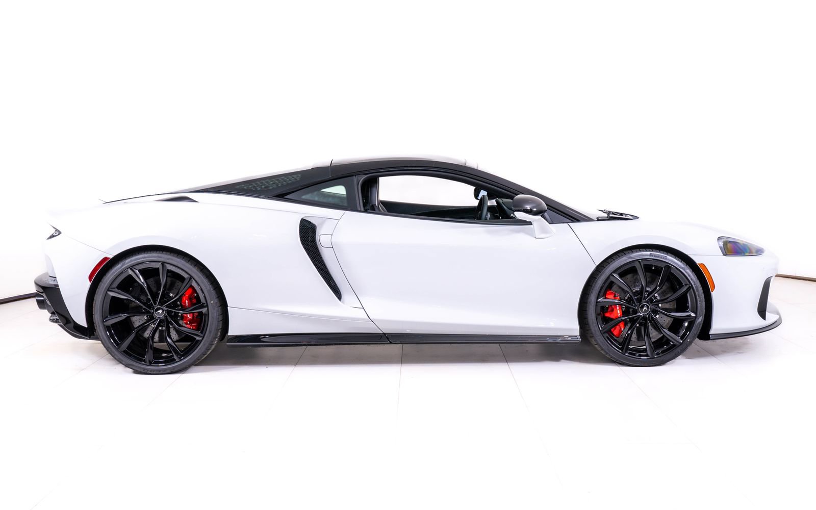 New 2026 McLaren GTS RWD image 6