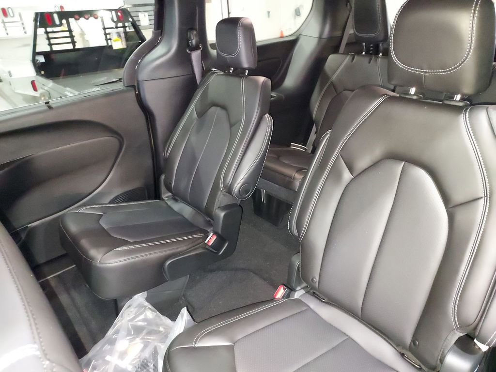New 2026 Chrysler Pacifica Select image 27