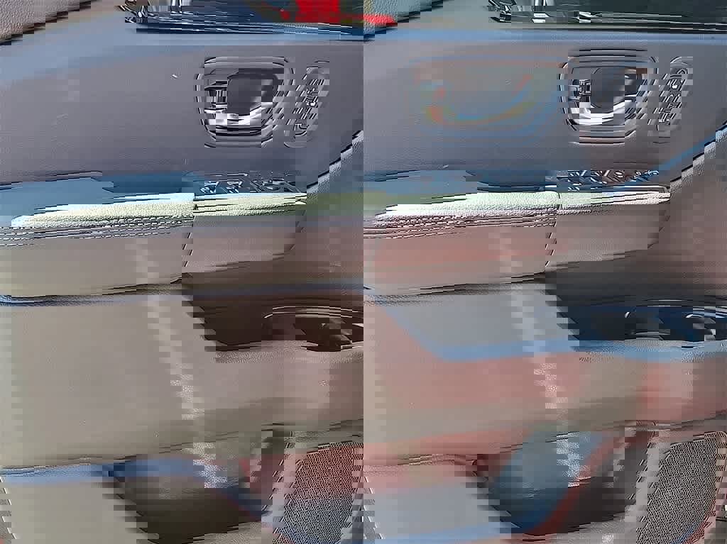 New 2025 Honda Pilot Touring image 9