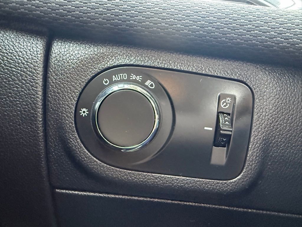 Used 2017 Chevrolet Cruze LT image 14