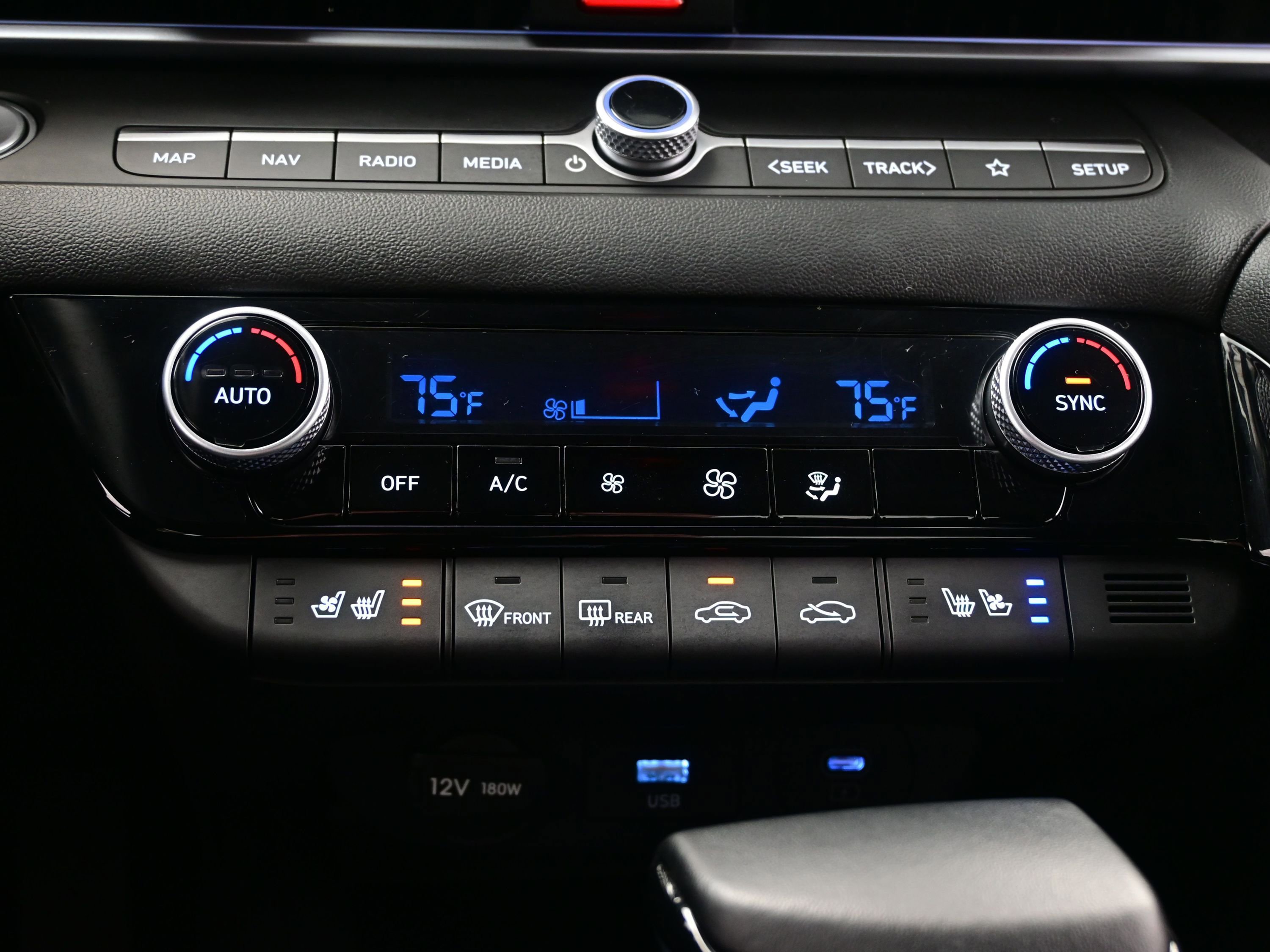 Certified 2025 Hyundai Elantra Limited image 21