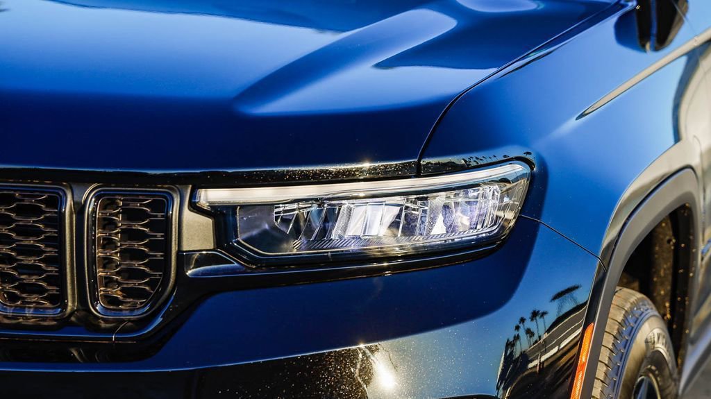 New 2025 Jeep Grand Cherokee Altitude image 5