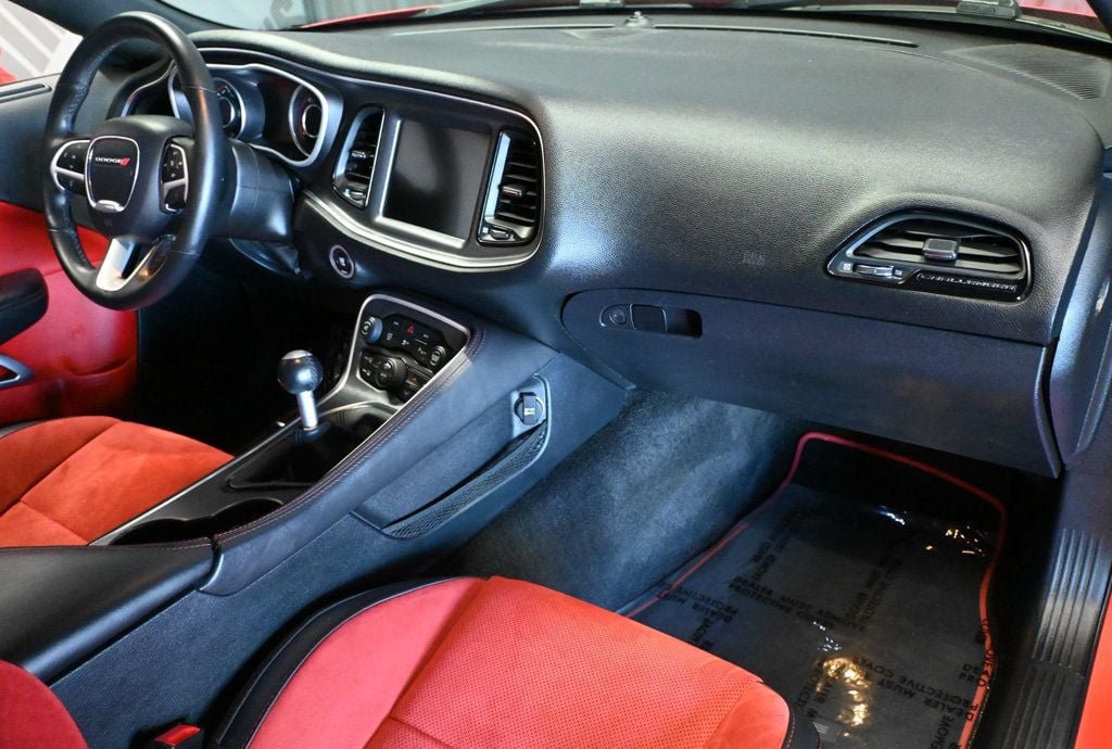 Used 2015 Dodge Challenger R/T Scat Pack w/ Leather Interior Group RWD image 12