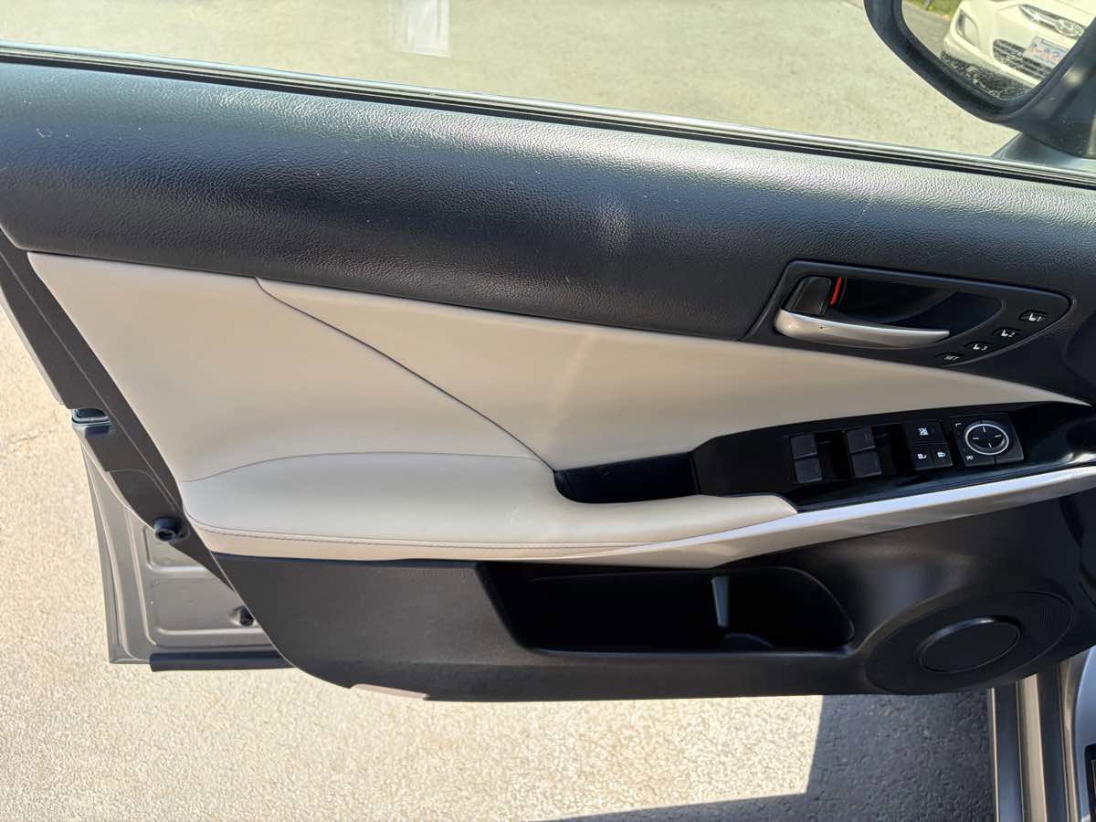 Used 2019 Lexus IS 300 AWD image 17