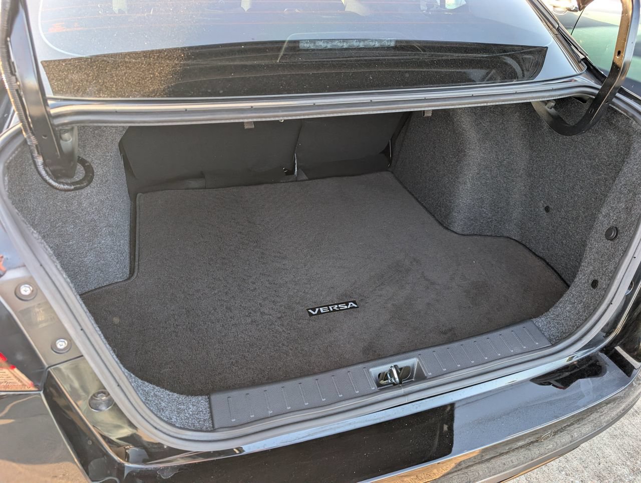 Certified 2025 Nissan Versa SR w/ Trunk Package FWD image 27