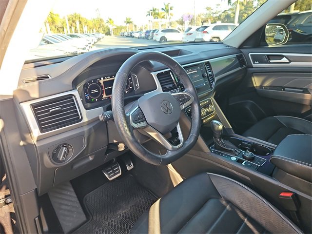 Used 2022 Volkswagen Atlas SEL Premium image 16