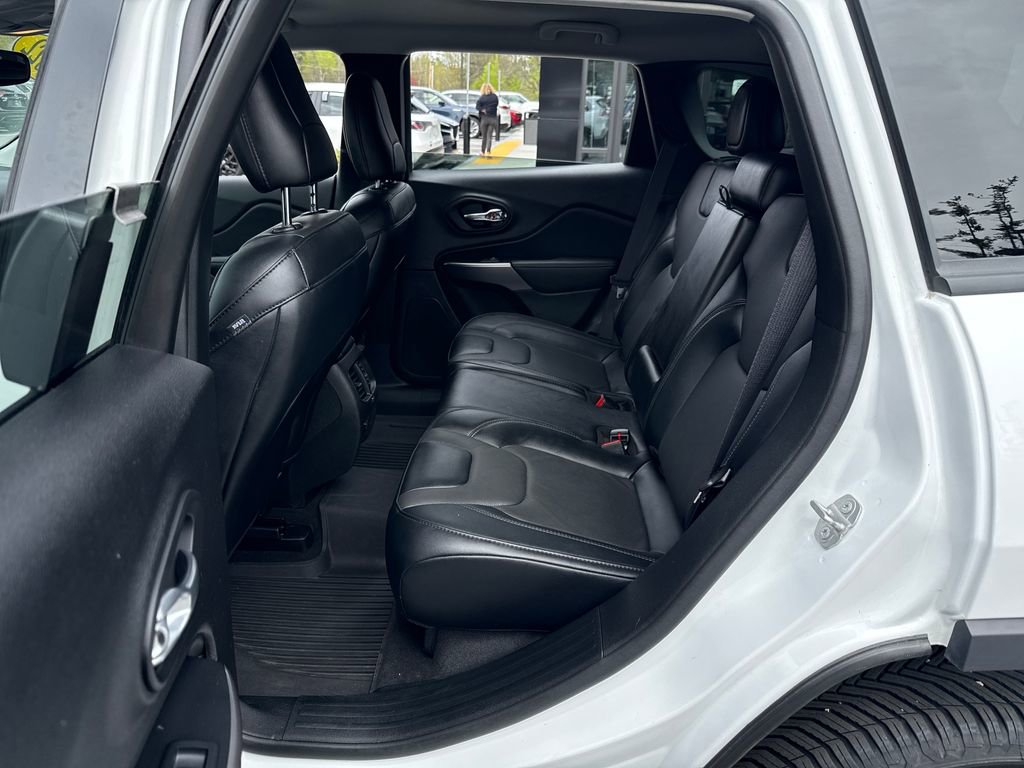 Used 2022 Jeep Cherokee Latitude Lux w/ Mopar Interior Package AWD/4WD image 23