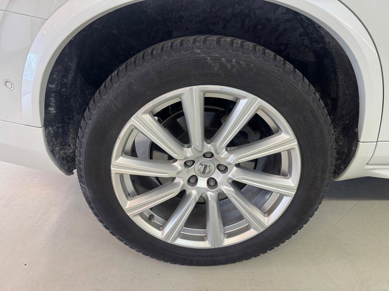 Used 2016 Volvo XC90 T8 Inscription w/ Vision Package image 28