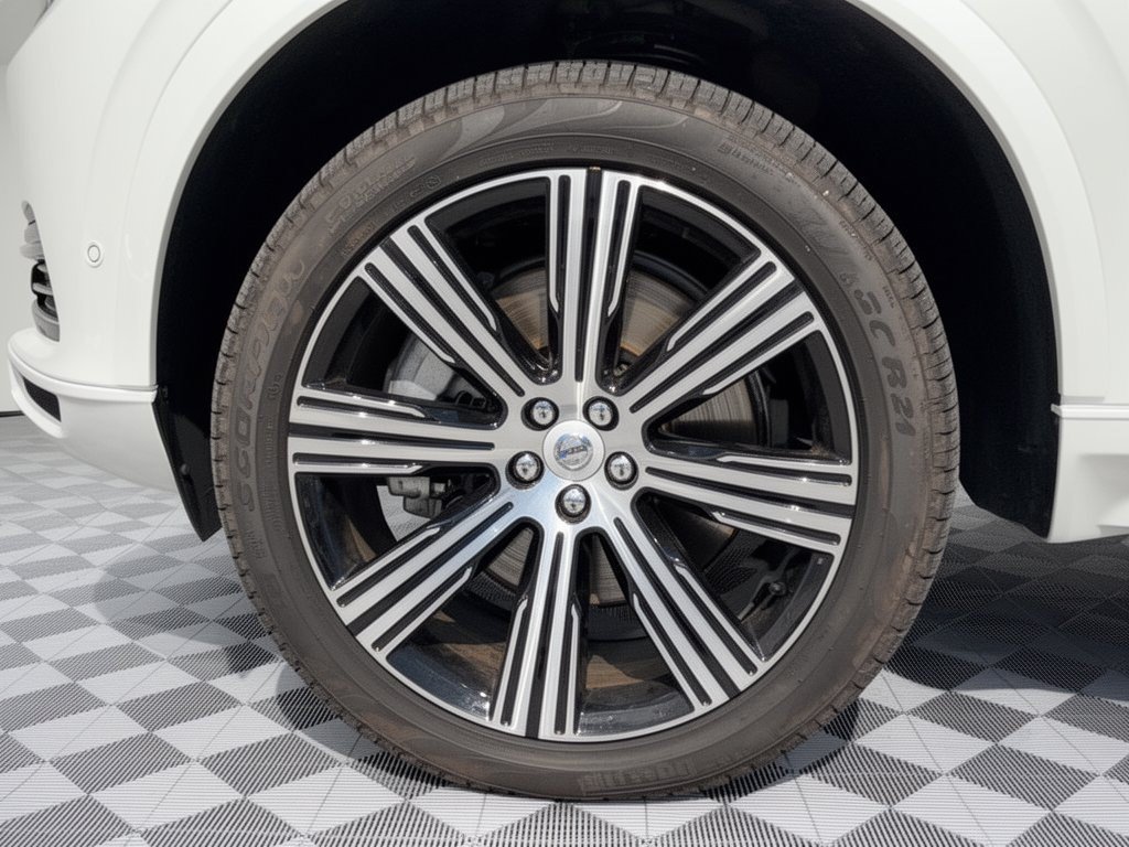Certified 2025 Volvo XC90 T8 Ultra w/ Protection Package Premier AWD/4WD image 13